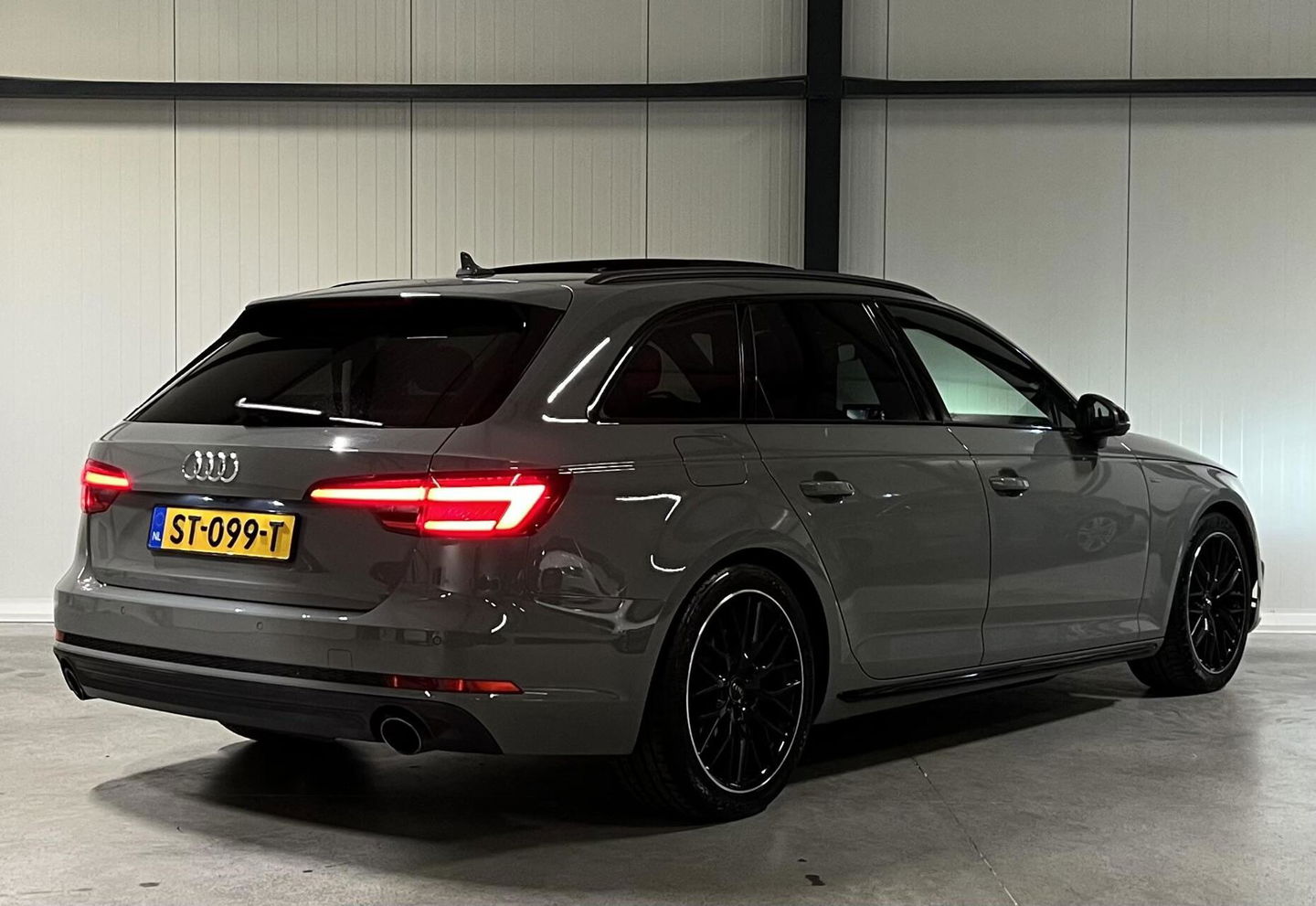 Audi A4 Avant 2.0 TFSI S-line Pano Virtual Black Edition VOL