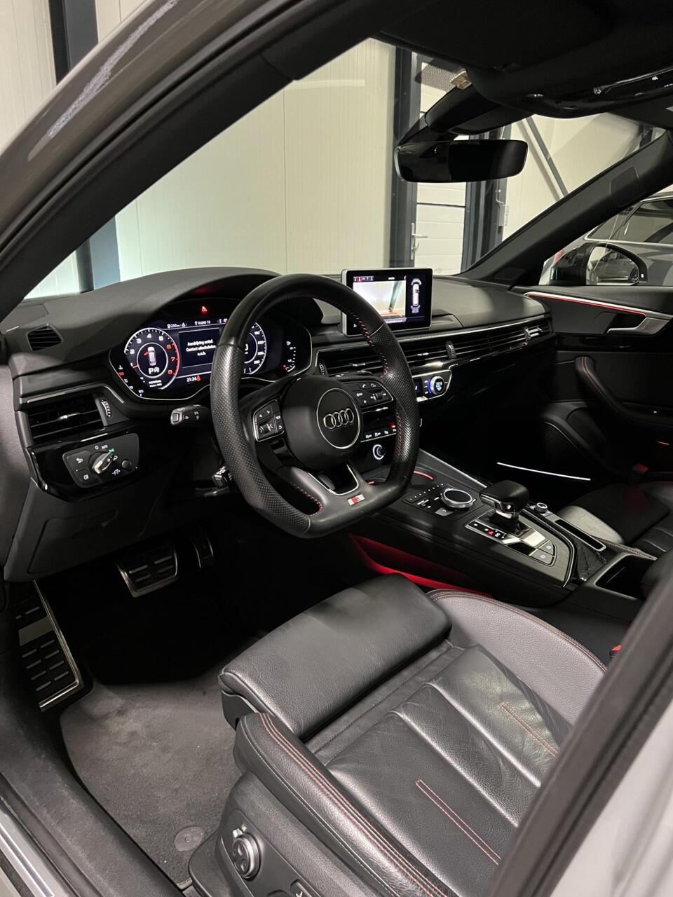 Audi A4 Avant 2.0 TFSI S-line Pano Virtual Black Edition VOL