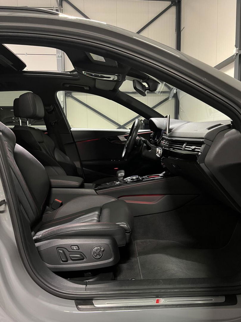 Audi A4 Avant 2.0 TFSI S-line Pano Virtual Black Edition VOL