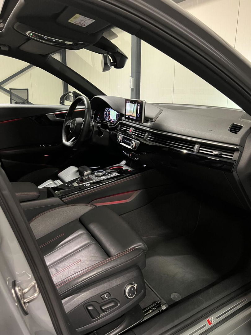 Audi A4 Avant 2.0 TFSI S-line Pano Virtual Black Edition VOL
