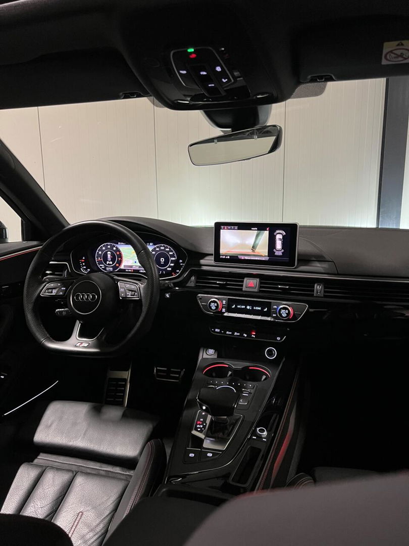 Audi A4 Avant 2.0 TFSI S-line Pano Virtual Black Edition VOL