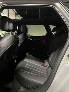 Audi A4 Avant 2.0 TFSI S-line Pano Virtual Black Edition VOL