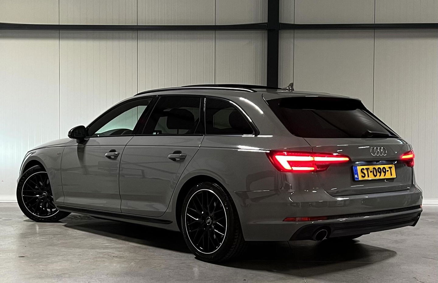 Audi A4 Avant 2.0 TFSI S-line Pano Virtual Black Edition VOL