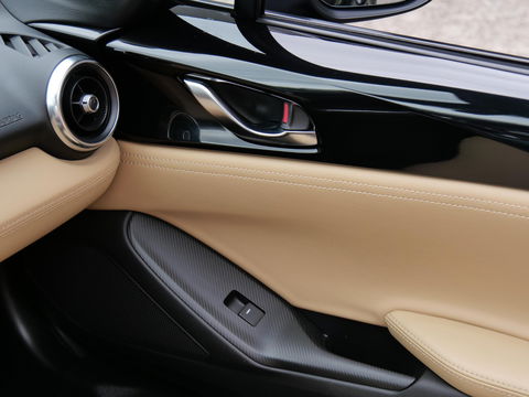 Mazda MX-5 1.5 CHAIRO/ LEER/ BOSE/ DAB/ *NL-AUTO MET UITSTRALING*