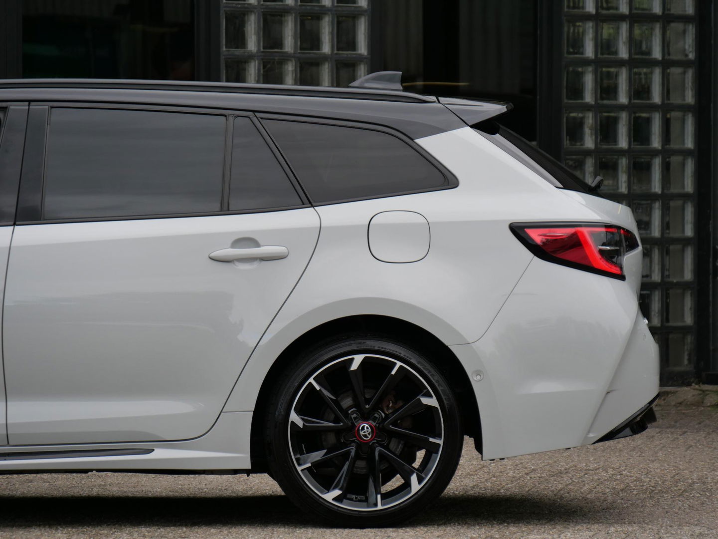 Toyota Corolla Touring Sports 2.0 HYBRID GR SPORT PLUS/ HEAD-UP/ ELEKT. KLEP/ JBL AUDIO/ KEYLESS