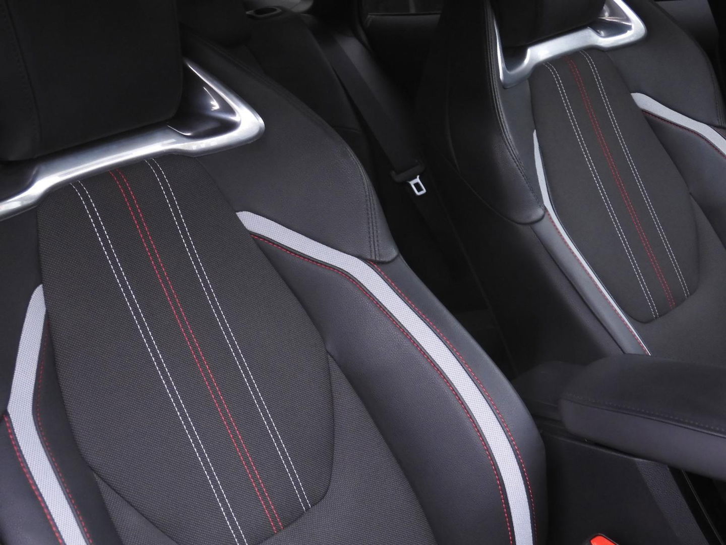 Toyota Corolla Touring Sports 2.0 HYBRID GR SPORT PLUS/ HEAD-UP/ ELEKT. KLEP/ JBL AUDIO/ KEYLESS