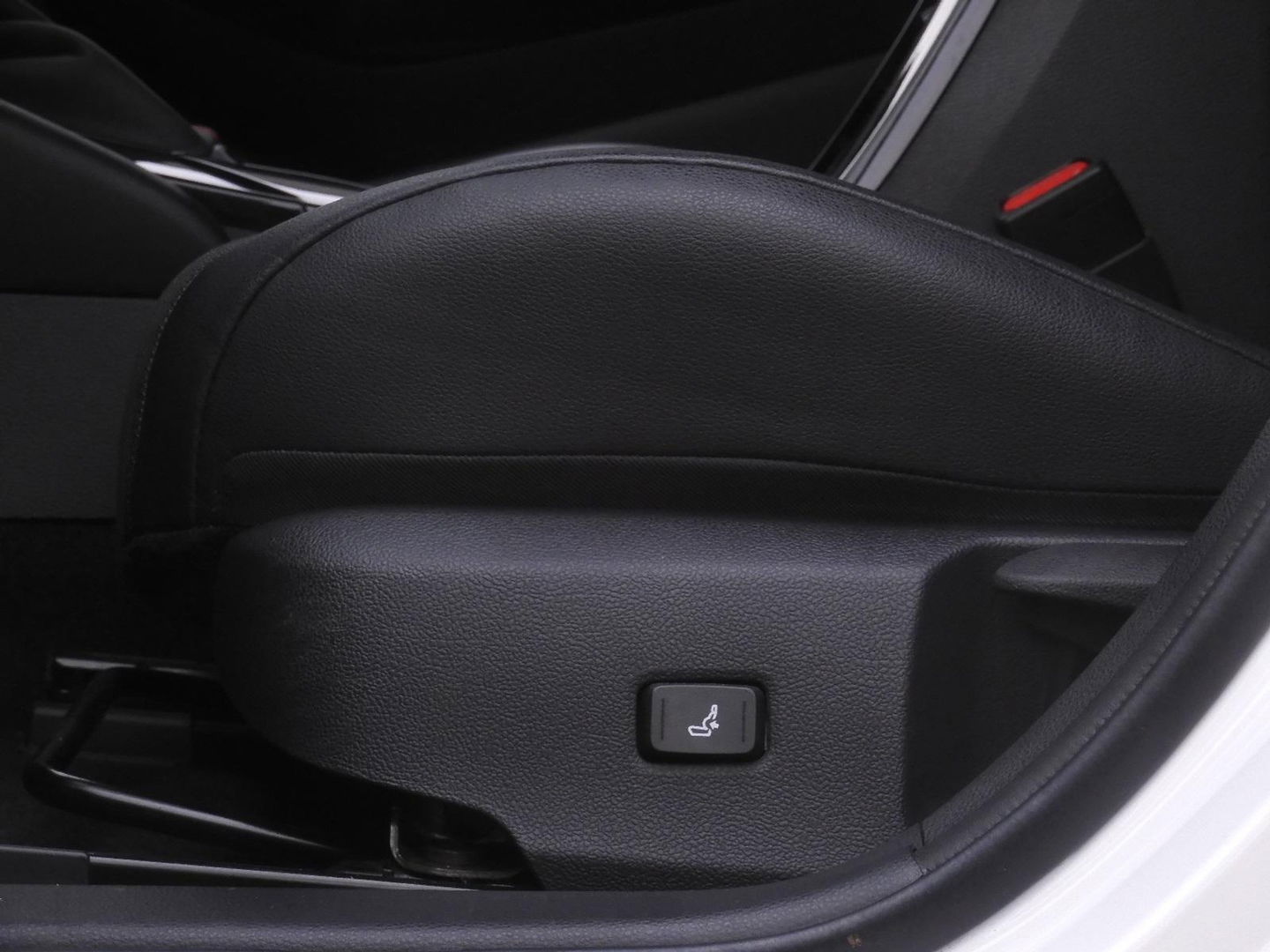 Toyota Corolla Touring Sports 2.0 HYBRID GR SPORT PLUS/ HEAD-UP/ ELEKT. KLEP/ JBL AUDIO/ KEYLESS