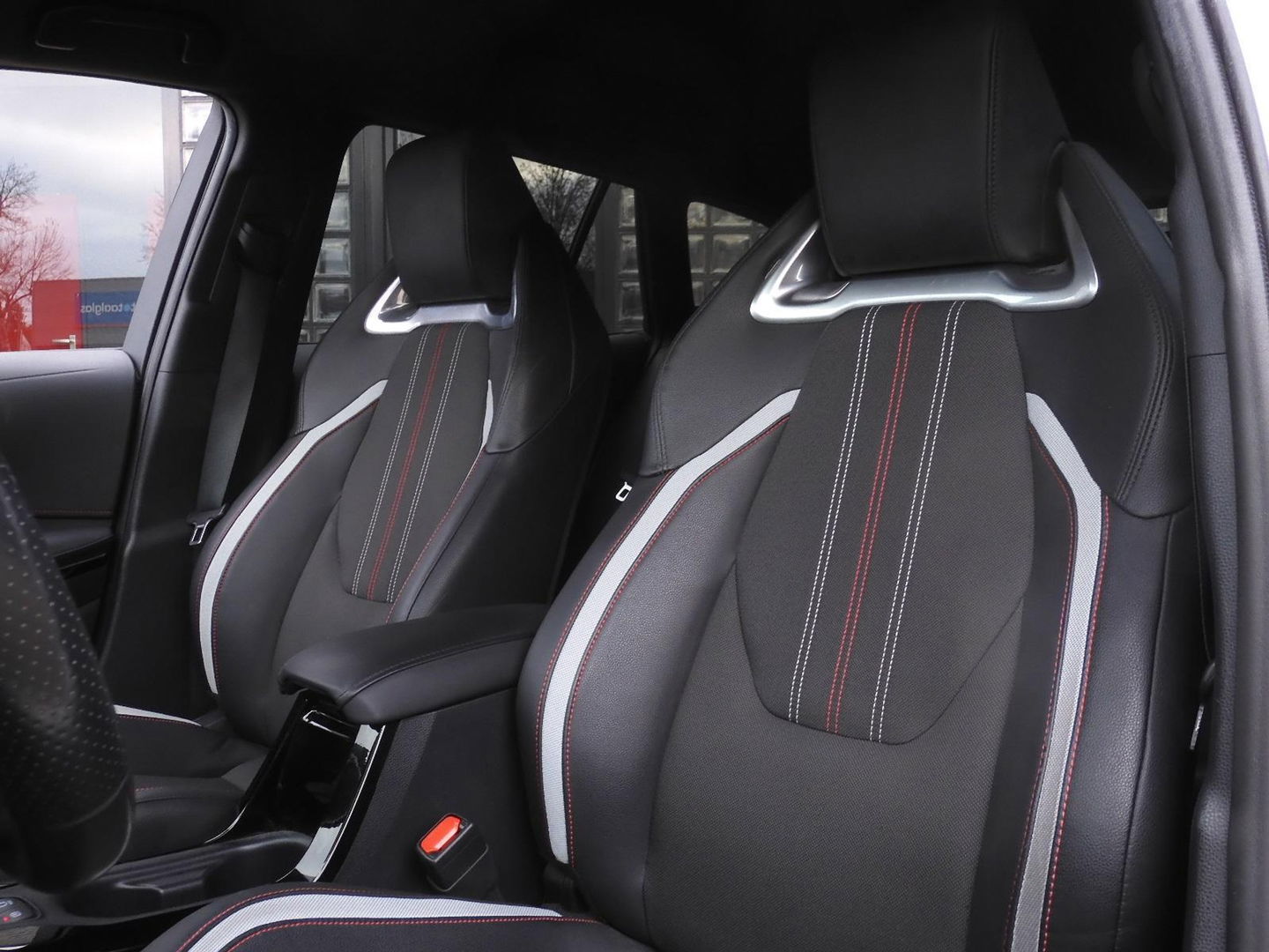 Toyota Corolla Touring Sports 2.0 HYBRID GR SPORT PLUS/ HEAD-UP/ ELEKT. KLEP/ JBL AUDIO/ KEYLESS