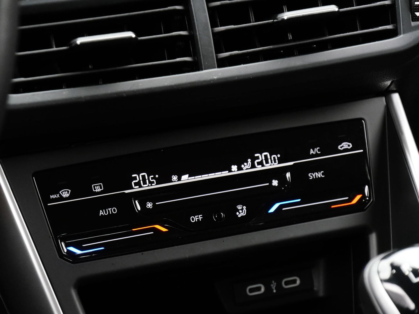 Volkswagen Taigo 1.0TSi LIFE/ CARPLAY/ IQ-LIGHT/ PDC V+A