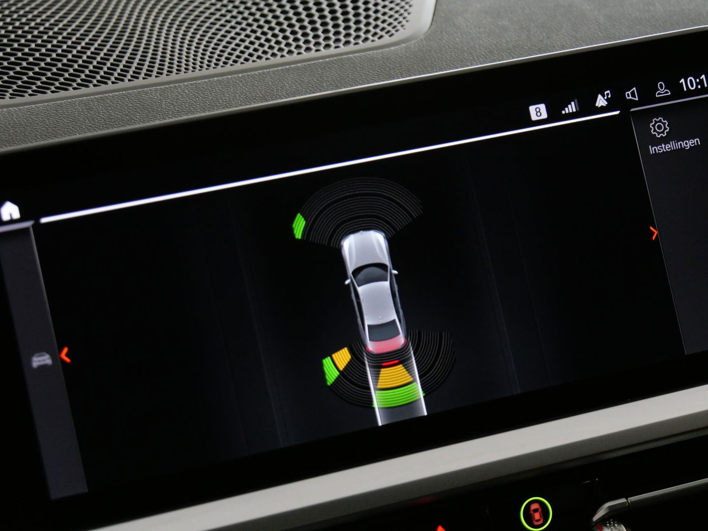 BMW 3-serie 318i/ CARPLAY/ LIVE COCKPIT/ SHADOW LINE/ 19INCH VELGEN/ SPORTSTOELEN