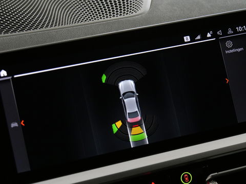 BMW 3-serie 318i/ CARPLAY/ LIVE COCKPIT/ SHADOW LINE/ 19INCH VELGEN/ SPORTSTOELEN