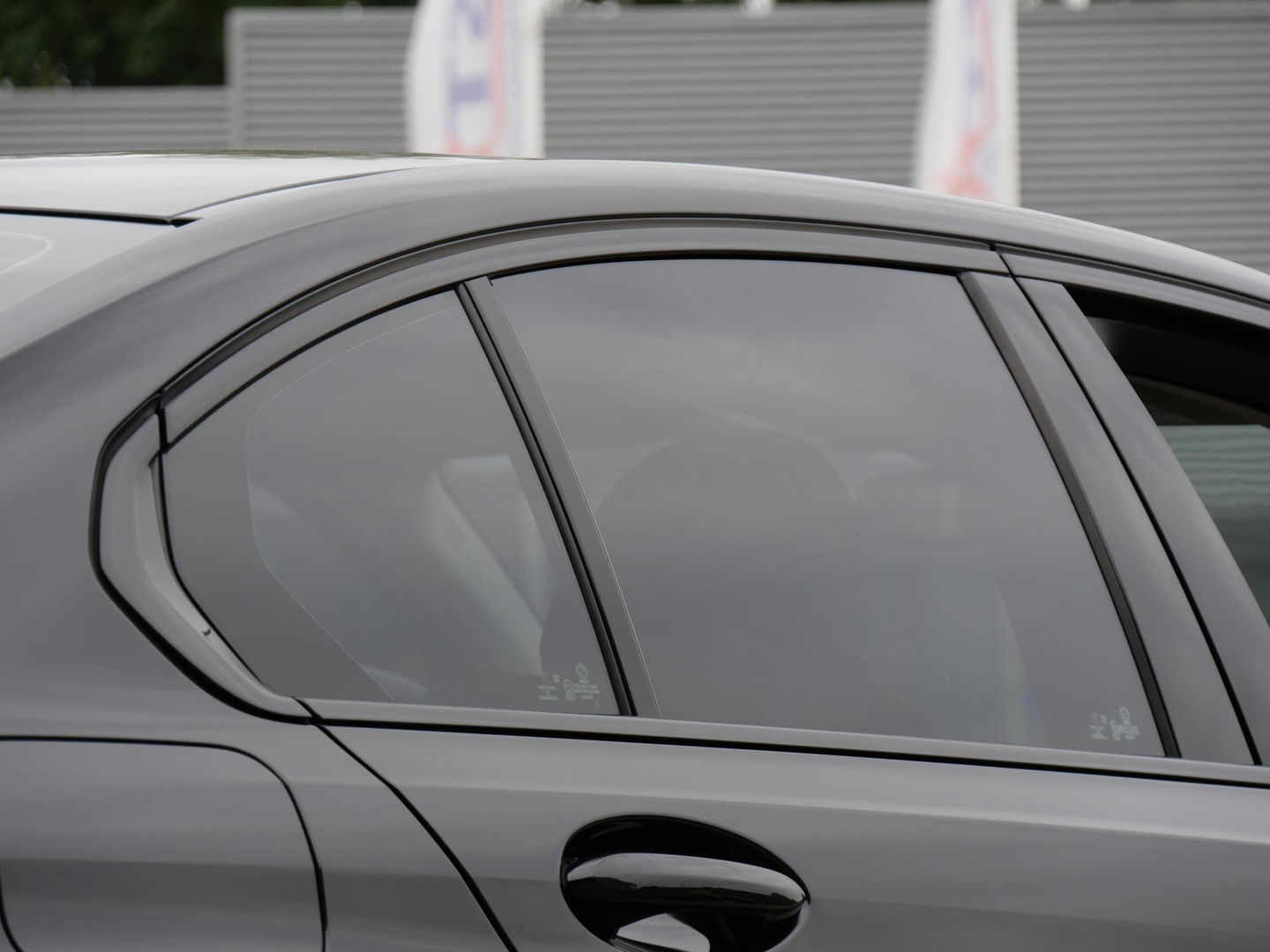 BMW 3-serie 318i/ CARPLAY/ LIVE COCKPIT/ SHADOW LINE/ 19INCH VELGEN/ SPORTSTOELEN