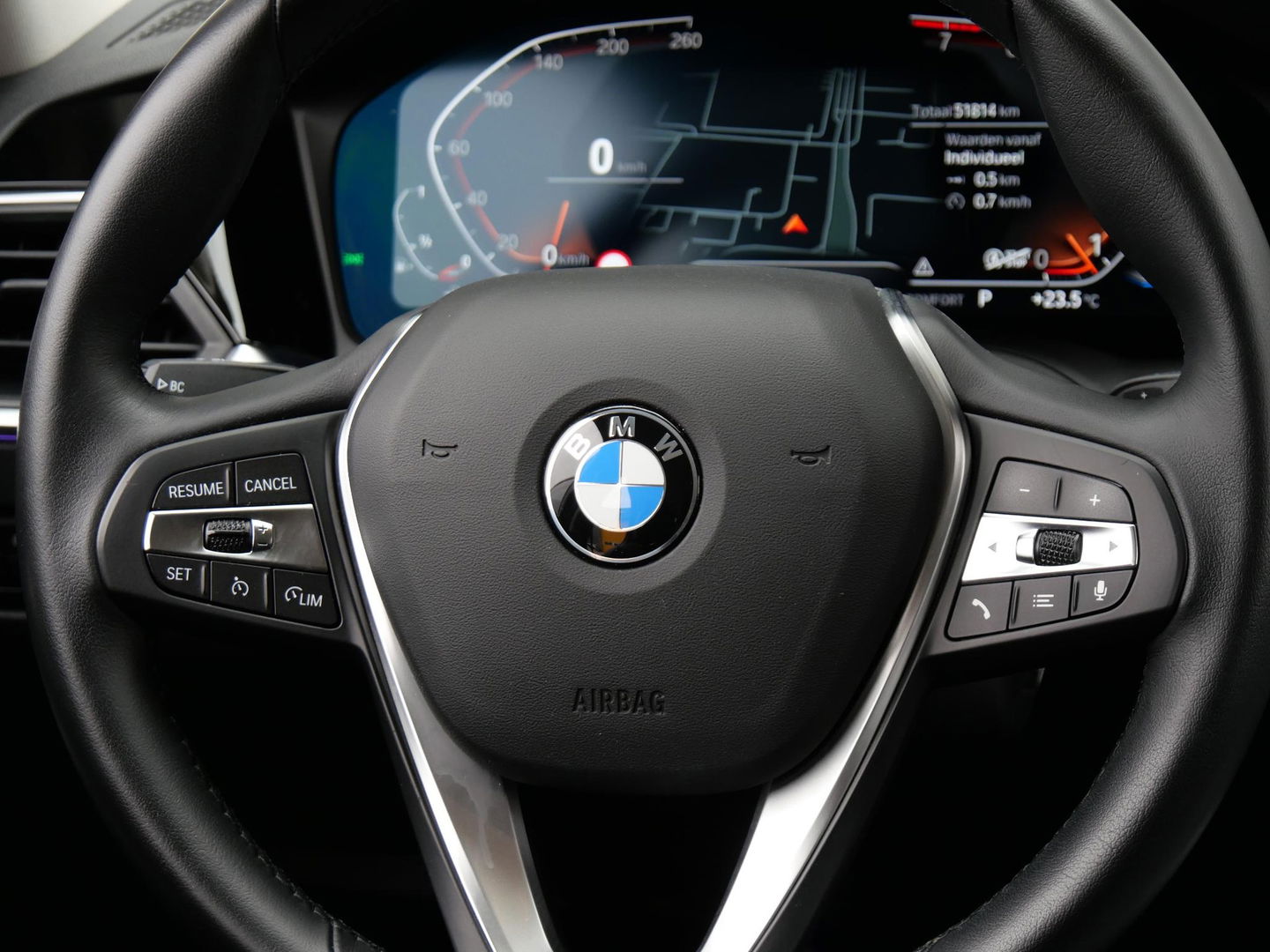 BMW 3-serie 318i/ CARPLAY/ LIVE COCKPIT/ SHADOW LINE/ 19INCH VELGEN/ SPORTSTOELEN