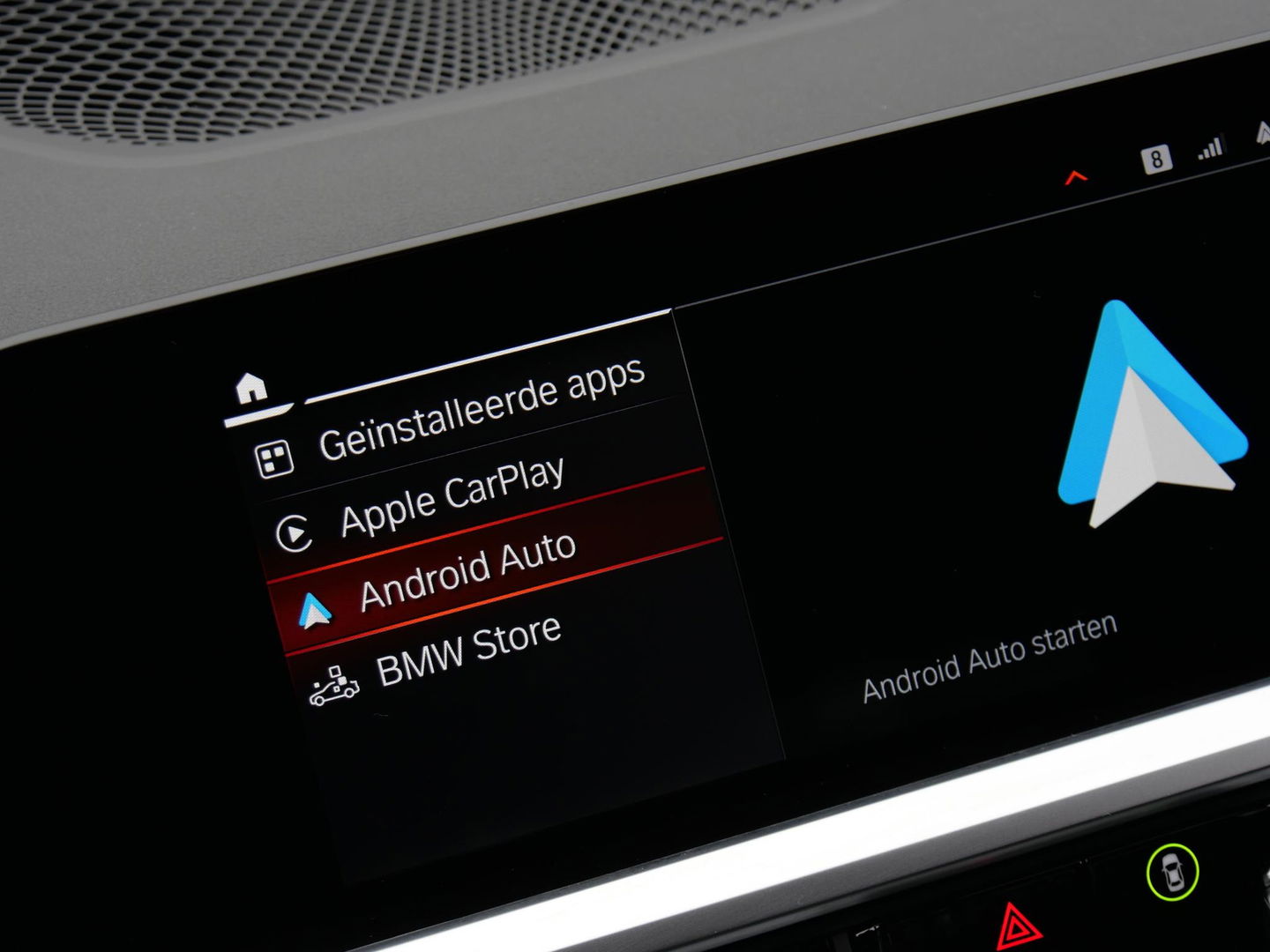 BMW 3-serie 318i/ CARPLAY/ LIVE COCKPIT/ SHADOW LINE/ 19INCH VELGEN/ SPORTSTOELEN