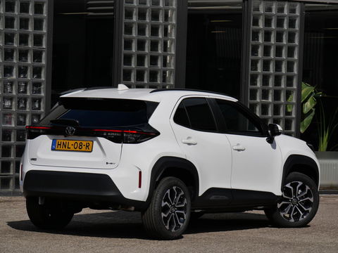 Toyota Yaris Cross HYBRID 130PK BUSINESS PLUS/ CARPLAY/ WINTER PAKKET/ LED-PAKKET