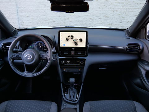 Toyota Yaris Cross HYBRID 130PK BUSINESS PLUS/ CARPLAY/ WINTER PAKKET/ LED-PAKKET