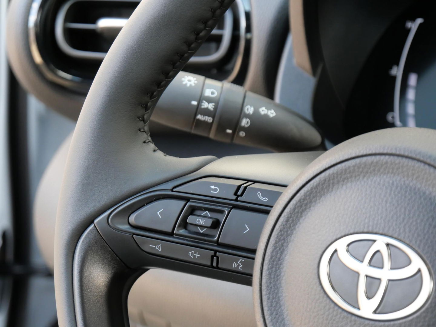 Toyota Yaris Cross HYBRID 130PK BUSINESS PLUS/ CARPLAY/ WINTER PAKKET/ LED-PAKKET