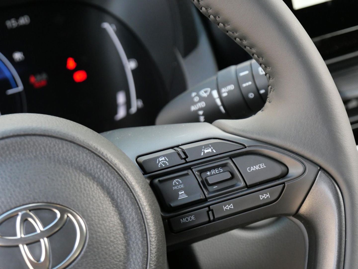 Toyota Yaris Cross HYBRID 130PK BUSINESS PLUS/ CARPLAY/ WINTER PAKKET/ LED-PAKKET