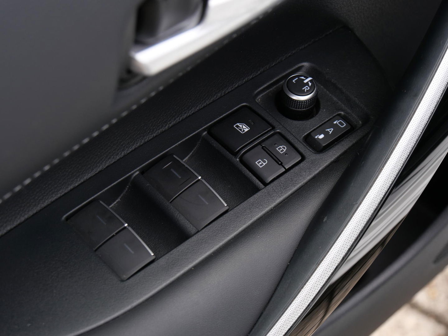 Toyota Corolla Touring Sports 2.0 HYBRID BUSINESS PLUS/ PDC V+A/ KEYLESS/ CARPLAY
