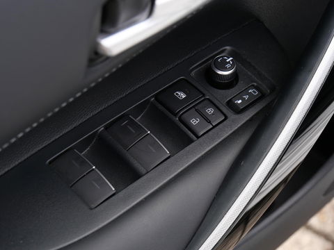 Toyota Corolla Touring Sports 2.0 HYBRID BUSINESS PLUS/ PDC V+A/ KEYLESS/ CARPLAY