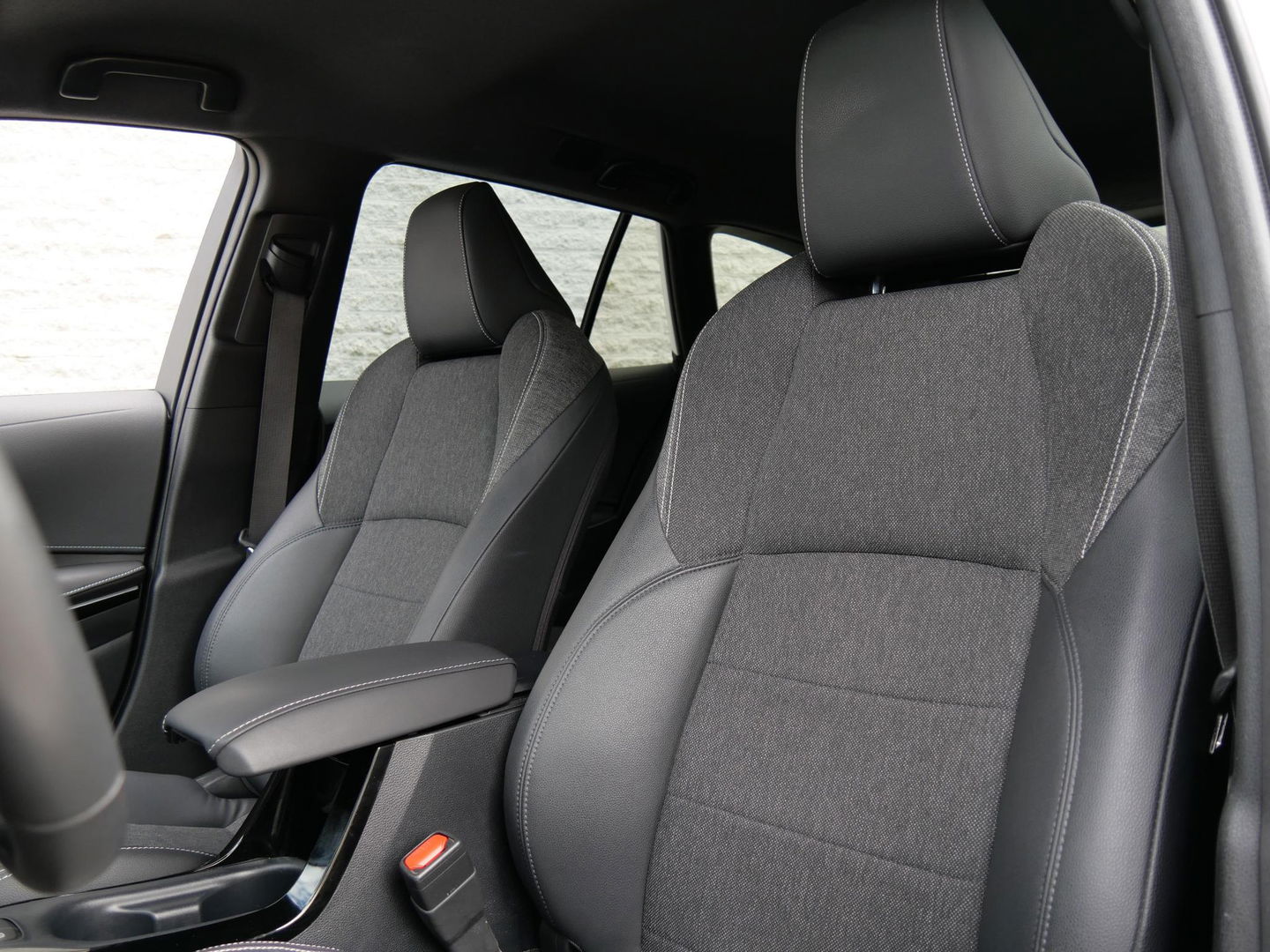 Toyota Corolla Touring Sports 2.0 HYBRID BUSINESS PLUS/ PDC V+A/ KEYLESS/ CARPLAY
