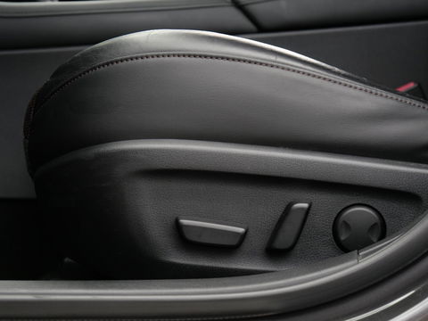 Mazda 3 2.0 180PK LUXURY/ BOSE/ LEER/ HEAD-UP/ KEYLESS