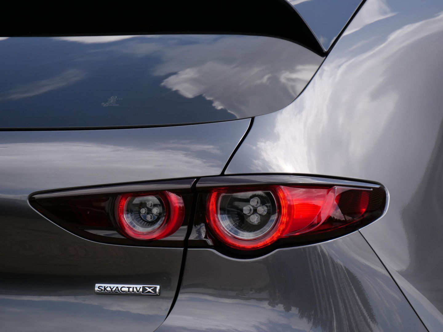 Mazda 3 2.0 180PK LUXURY/ BOSE/ LEER/ HEAD-UP/ KEYLESS