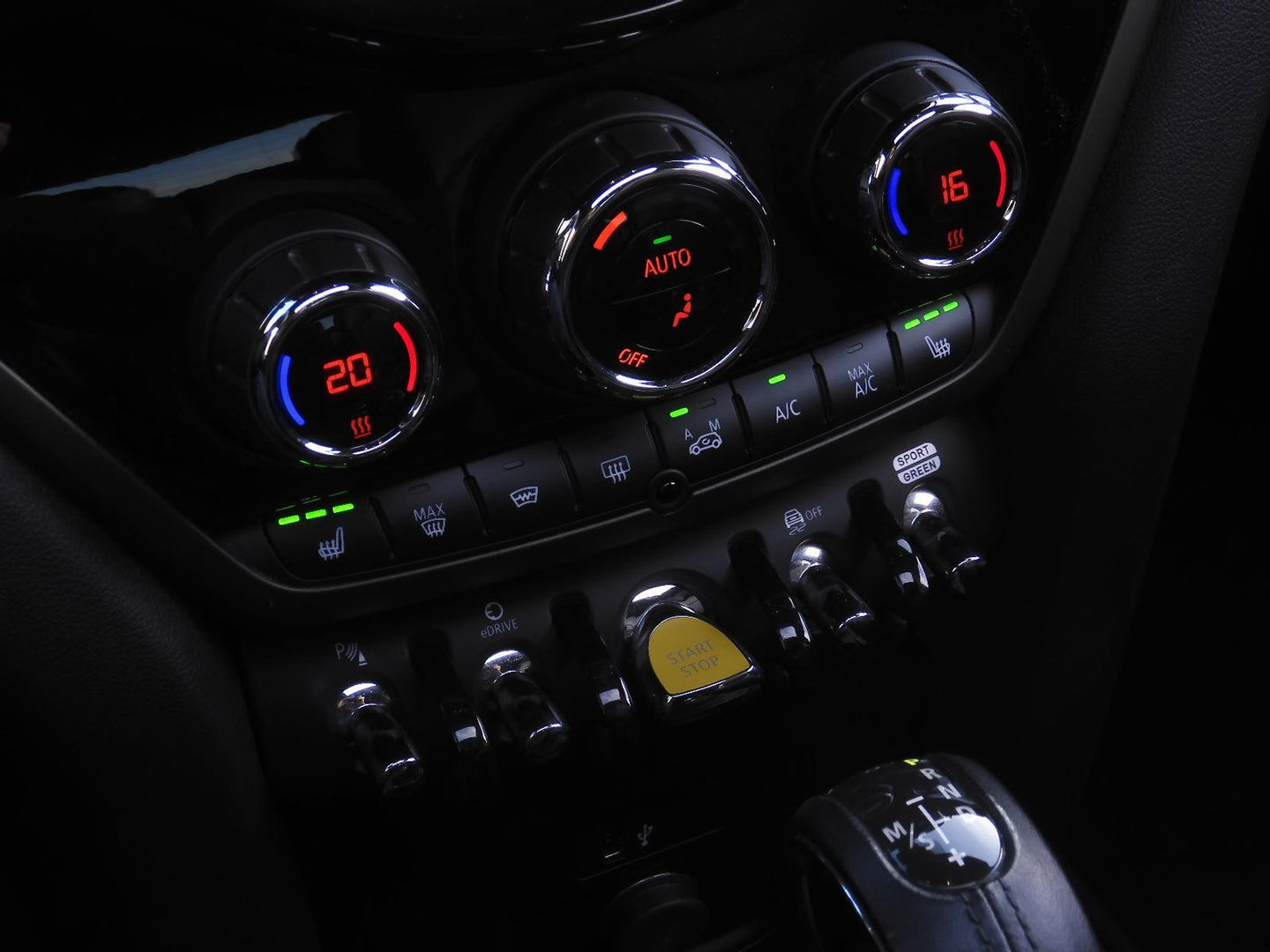MINI Countryman COOPER S E ALL4/ PANORAMADAK/ LEER/ CAMERA/ ELEKT. KLEP/ SFEERVERLICHTING