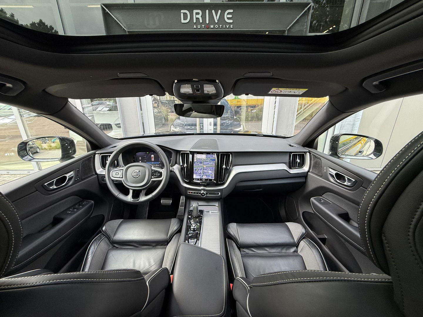 Volvo XC60 2.0 T6 340PK Plug-in hybrid AWD R-Design Facelift|Pano|H&K|Trekhaak|AutoPilot|20"