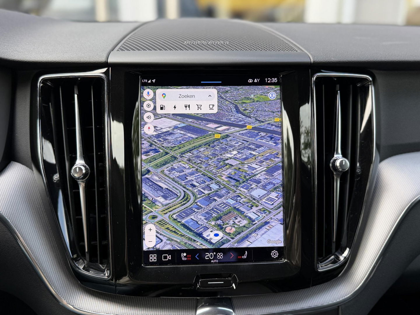 Volvo XC60 2.0 T6 340PK Plug-in hybrid AWD R-Design Facelift|Pano|H&K|Trekhaak|AutoPilot|20"