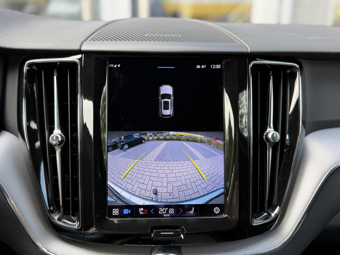 Volvo XC60 2.0 T6 340PK Plug-in hybrid AWD R-Design Facelift|Pano|H&K|Trekhaak|AutoPilot|20"