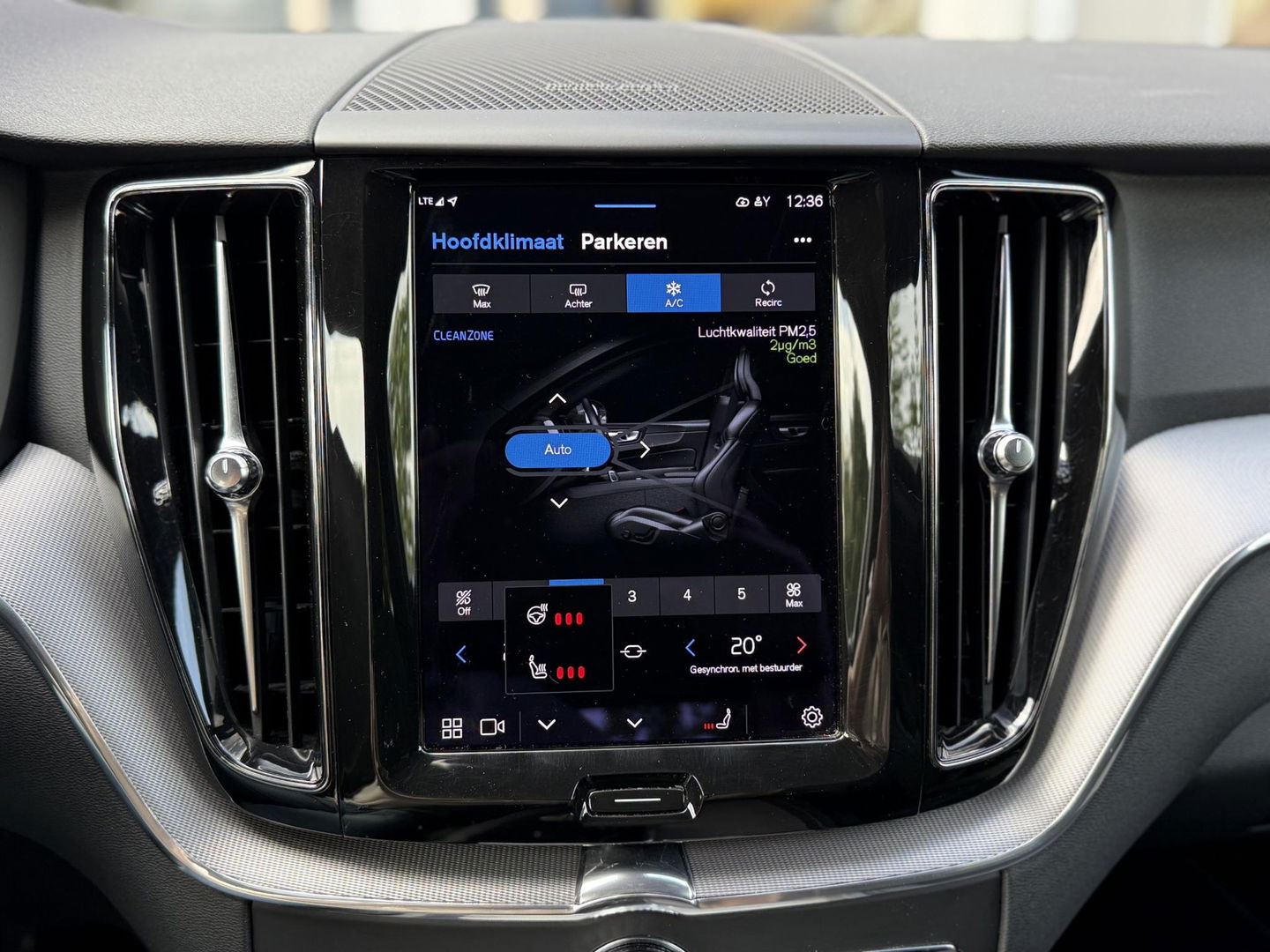 Volvo XC60 2.0 T6 340PK Plug-in hybrid AWD R-Design Facelift|Pano|H&K|Trekhaak|AutoPilot|20"
