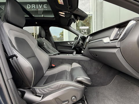 Volvo XC60 2.0 T6 340PK Plug-in hybrid AWD R-Design Facelift|Pano|H&K|Trekhaak|AutoPilot|20"