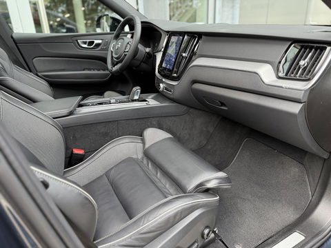 Volvo XC60 2.0 T6 340PK Plug-in hybrid AWD R-Design Facelift|Pano|H&K|Trekhaak|AutoPilot|20"