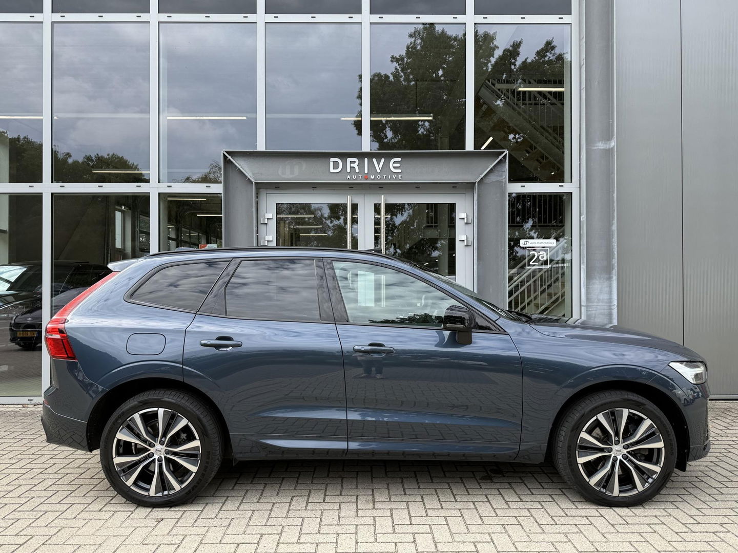 Volvo XC60 2.0 T6 340PK Plug-in hybrid AWD R-Design Facelift|Pano|H&K|Trekhaak|AutoPilot|20"