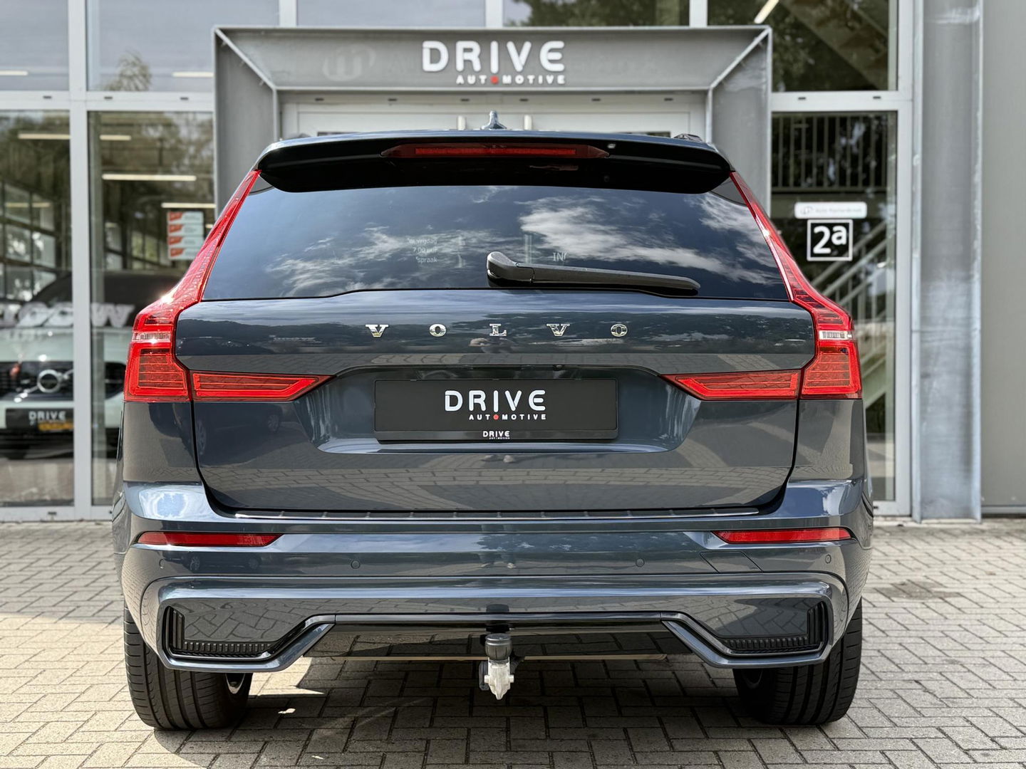 Volvo XC60 2.0 T6 340PK Plug-in hybrid AWD R-Design Facelift|Pano|H&K|Trekhaak|AutoPilot|20"