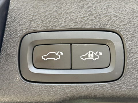 Volvo XC60 2.0 T6 340PK Plug-in hybrid AWD R-Design Facelift|Pano|H&K|Trekhaak|AutoPilot|20"