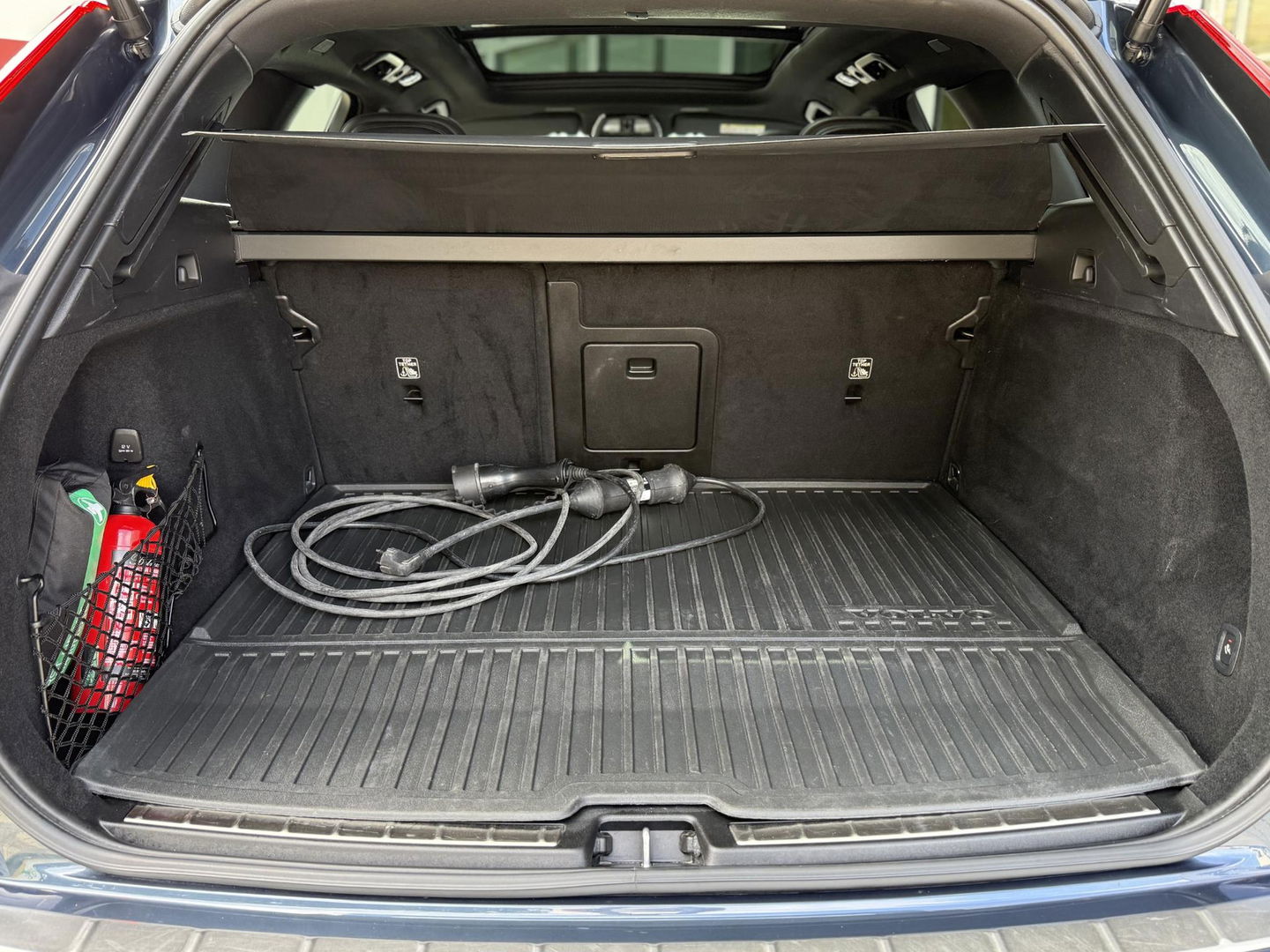 Volvo XC60 2.0 T6 340PK Plug-in hybrid AWD R-Design Facelift|Pano|H&K|Trekhaak|AutoPilot|20"