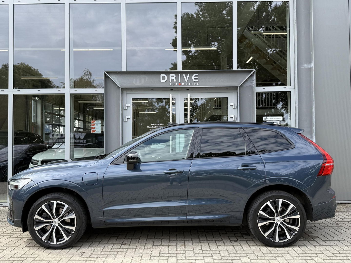 Volvo XC60 2.0 T6 340PK Plug-in hybrid AWD R-Design Facelift|Pano|H&K|Trekhaak|AutoPilot|20"
