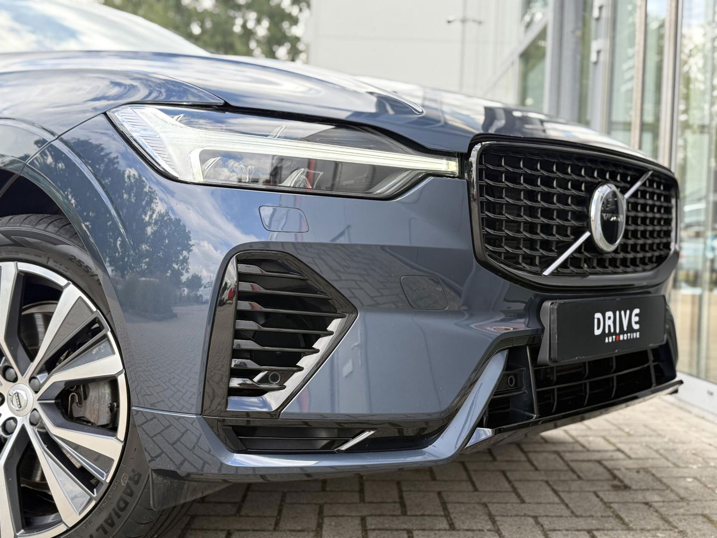 Volvo XC60 2.0 T6 340PK Plug-in hybrid AWD R-Design Facelift|Pano|H&K|Trekhaak|AutoPilot|20"
