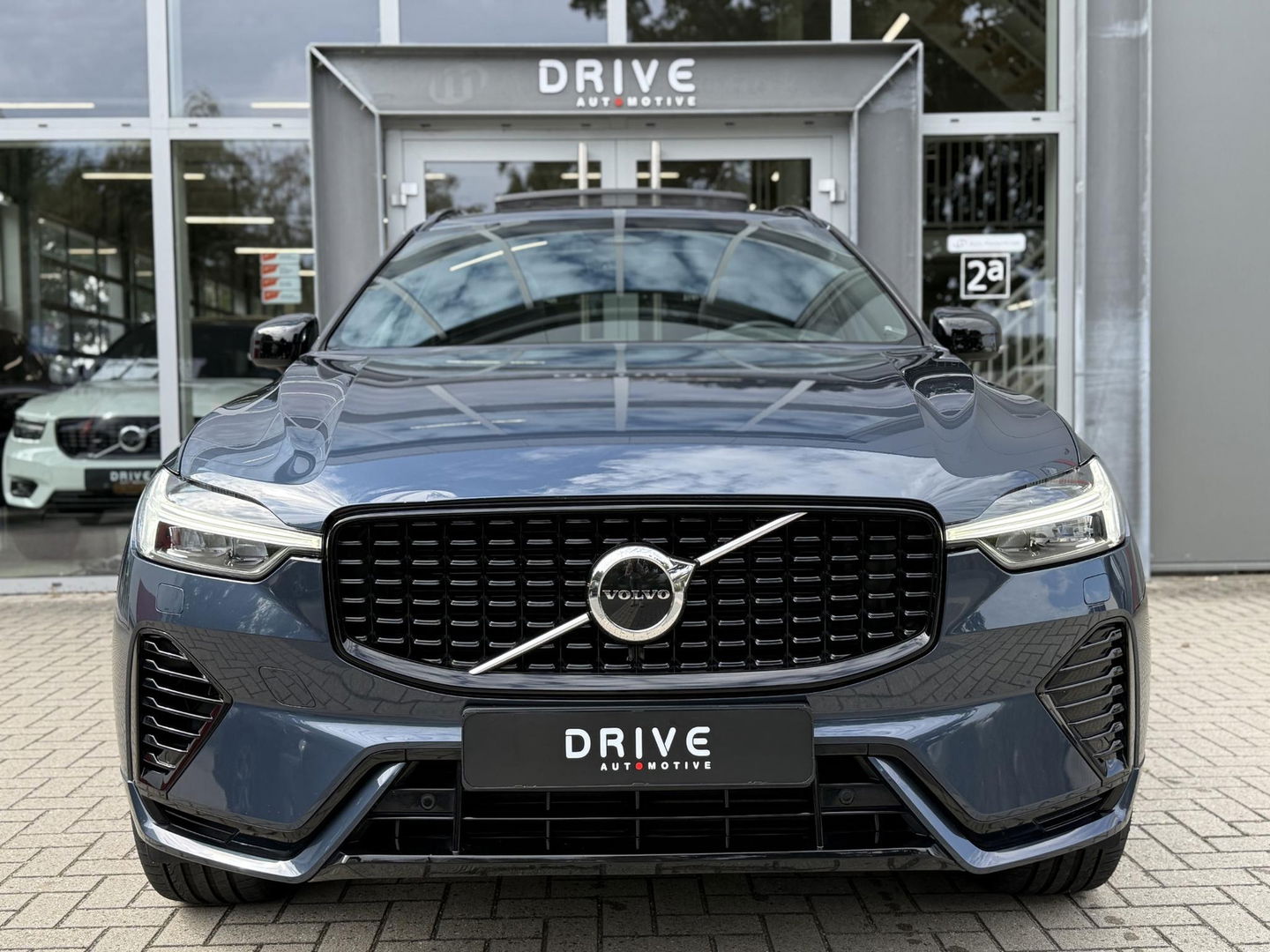Volvo XC60 2.0 T6 340PK Plug-in hybrid AWD R-Design Facelift|Pano|H&K|Trekhaak|AutoPilot|20"
