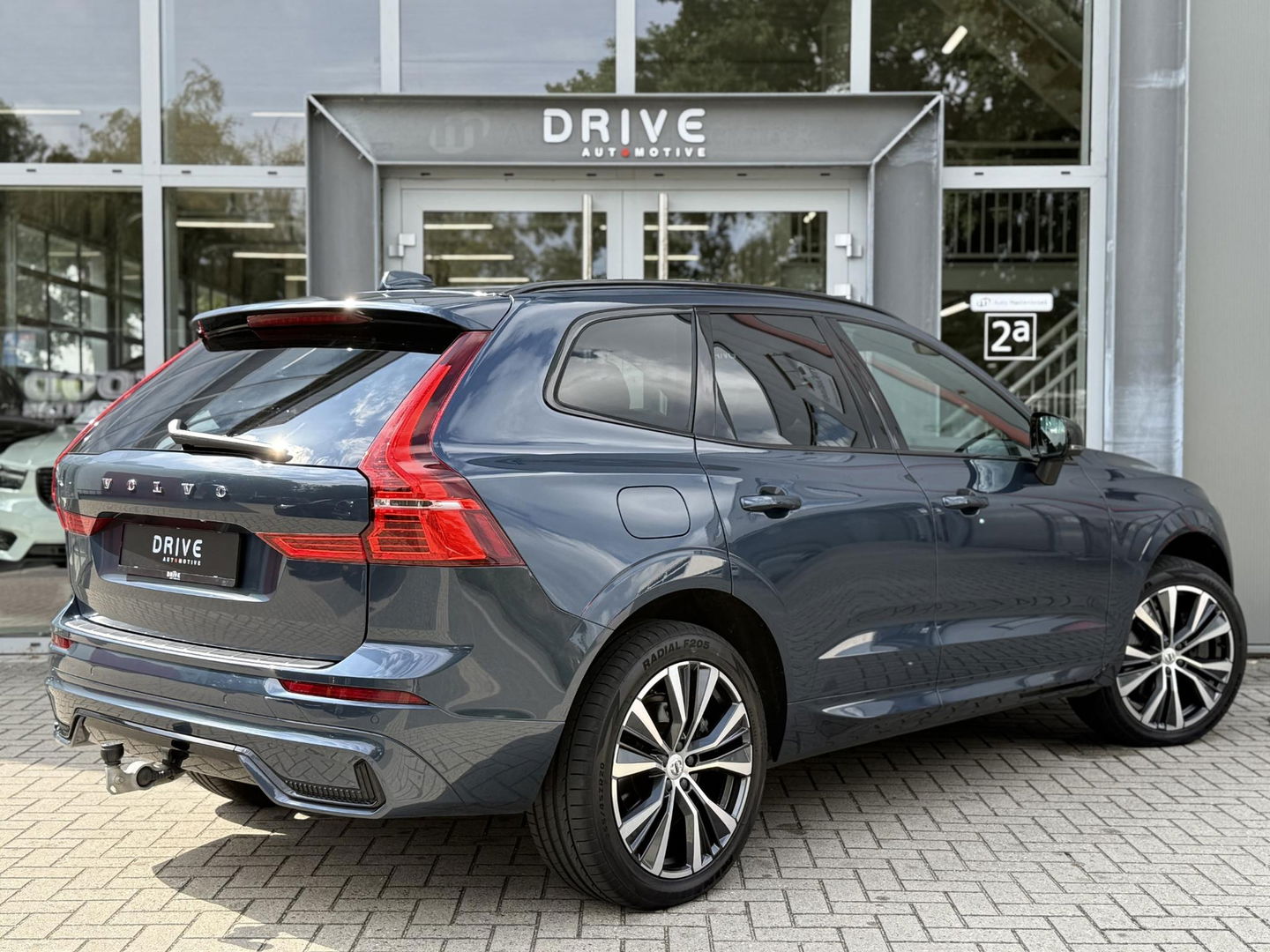 Volvo XC60 2.0 T6 340PK Plug-in hybrid AWD R-Design Facelift|Pano|H&K|Trekhaak|AutoPilot|20"