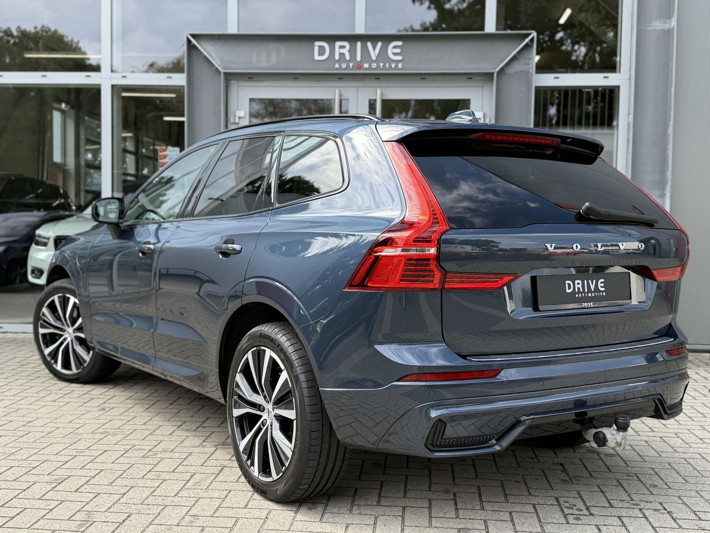 Volvo XC60 2.0 T6 340PK Plug-in hybrid AWD R-Design Facelift|Pano|H&K|Trekhaak|AutoPilot|20"
