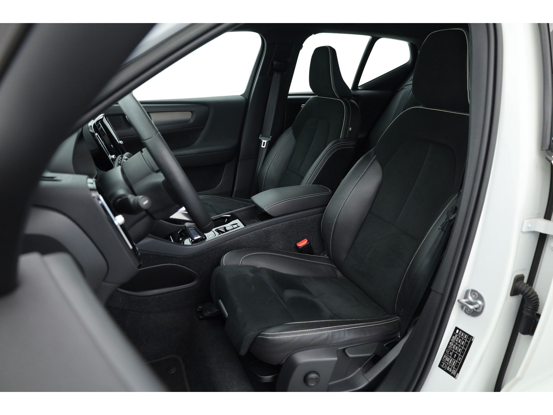 Volvo XC40 1.5 T5 Recharge R-Design | 360 camera | Stoel + stuurverwarming | Apple Carplay |