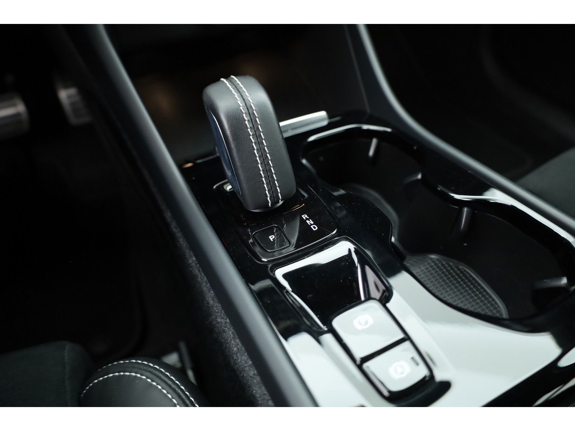 Volvo XC40 1.5 T5 Recharge R-Design | 360 camera | Stoel + stuurverwarming | Apple Carplay |