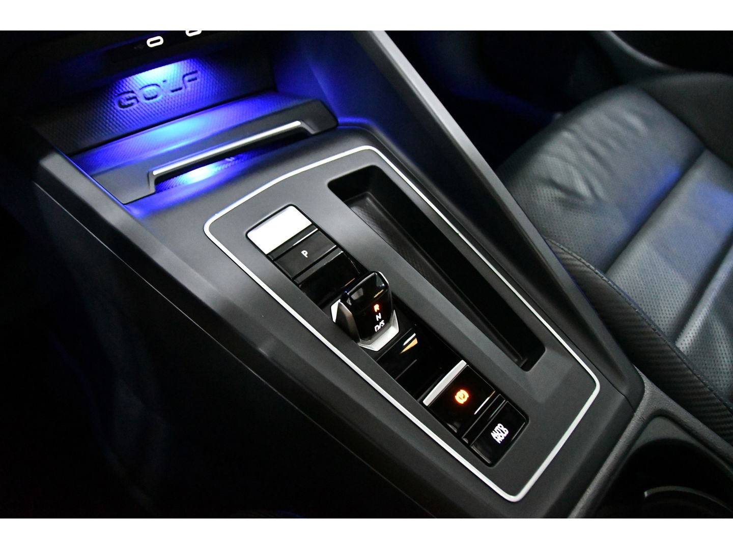Volkswagen Golf 2.0 TSI R 4Motion, Panoramadak, Headup, Sfeerverlichting