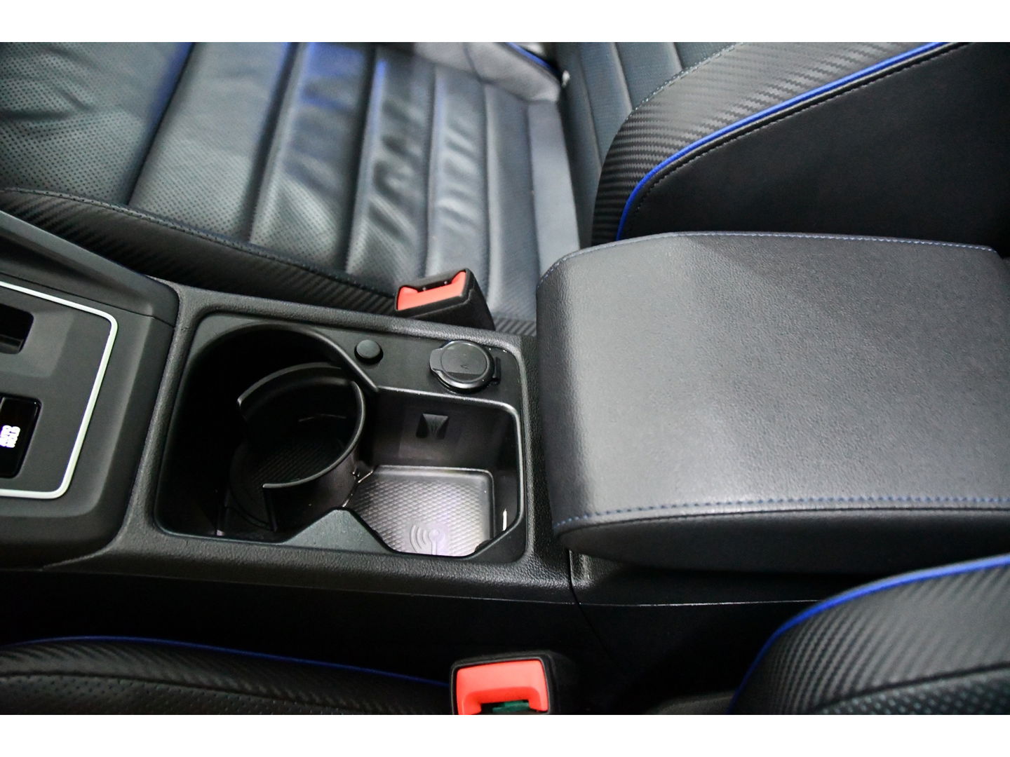 Volkswagen Golf 2.0 TSI R 4Motion, Panoramadak, Headup, Sfeerverlichting