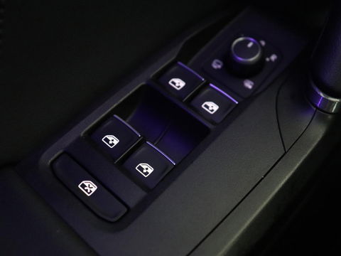 CUPRA Leon 1.4 eHybrid | 245pk | Stoel & stuurverwarming | Carplay | Memory | Sfeerverlichting | Parkeerhulp | Navigatie | Keyless | Full LED | Sportstoelen | Magnetic Tech Matt | PHEV | Plug In
