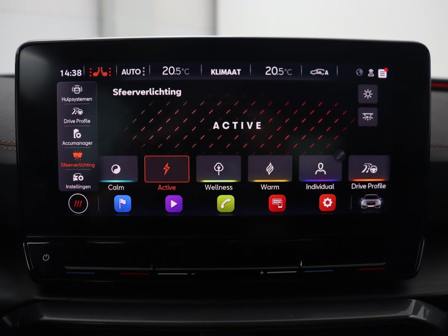 CUPRA Leon 1.4 eHybrid | 245pk | Stoel & stuurverwarming | Carplay | Memory | Sfeerverlichting | Parkeerhulp | Navigatie | Keyless | Full LED | Sportstoelen | Magnetic Tech Matt | PHEV | Plug In
