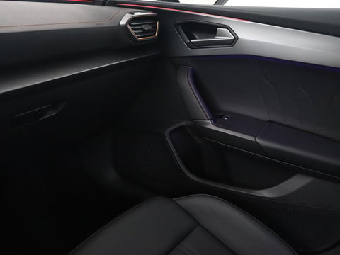 CUPRA Leon 1.4 eHybrid | 245pk | Stoel & stuurverwarming | Carplay | Memory | Sfeerverlichting | Parkeerhulp | Navigatie | Keyless | Full LED | Sportstoelen | Magnetic Tech Matt | PHEV | Plug In